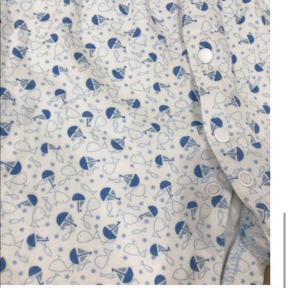 Bundle of onesies and matching hats - Picture 7 of 10